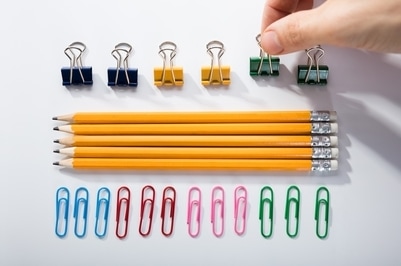 OCD diagnosis and treatment in Dubai. The picture shows perfectly ordered pencils and clamps
