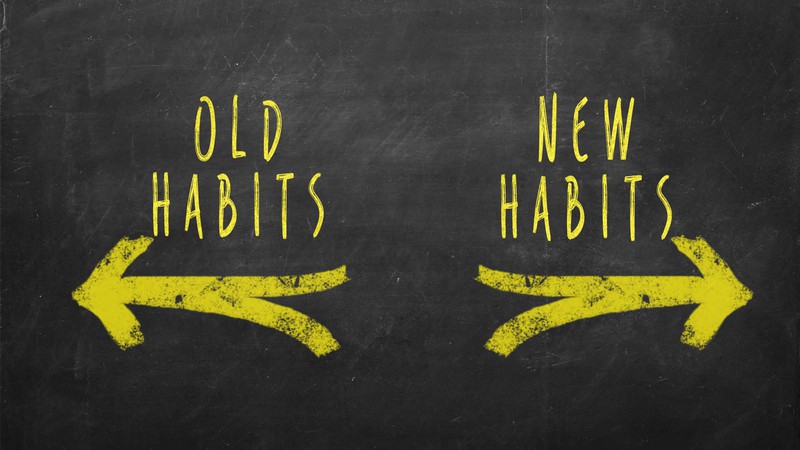 A blackboard with two yellow arrows pointing in opposite directions. Above one arrow the words old habits are written.  Above other arrow the words new habits are written.  The message is preventing and avoiding relapse is done with replacing old substance abuse habits new healthy habits.