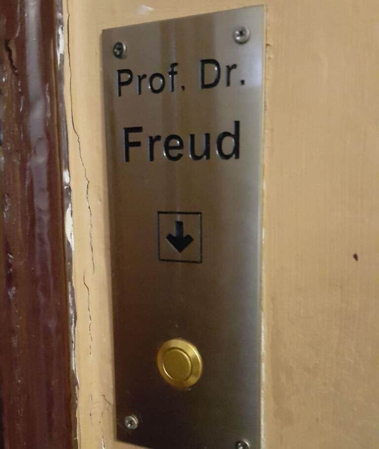 Doorbell, entrance to Freud practice in the Berggasse 19