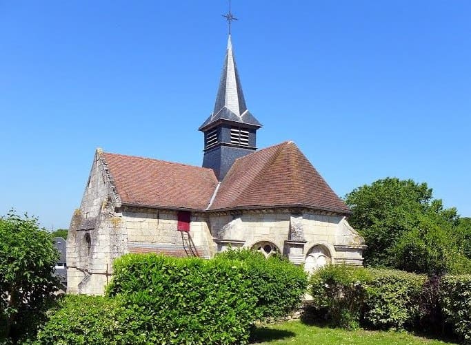 Church whit a grave of Amand Marquis De Puységur