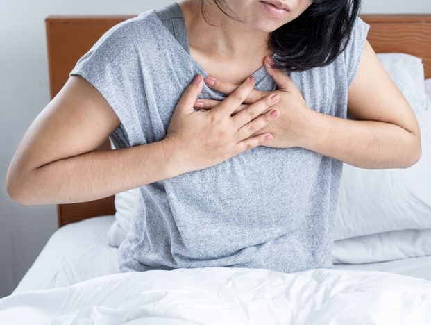 Panic Attacks in Dubai. FAQ. The picture shows a women holding her crossed ahands on the chest during a panic atack