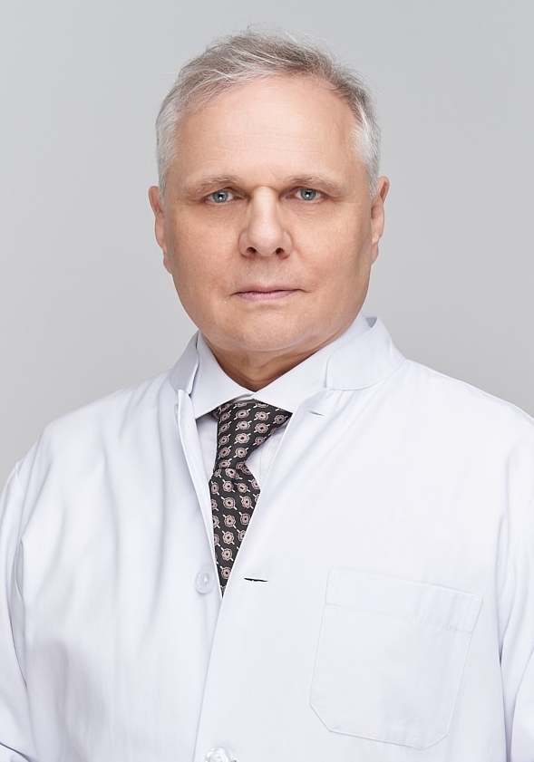 Dr. Gregor Kowal explains to the patient how to avoid depressive relapse